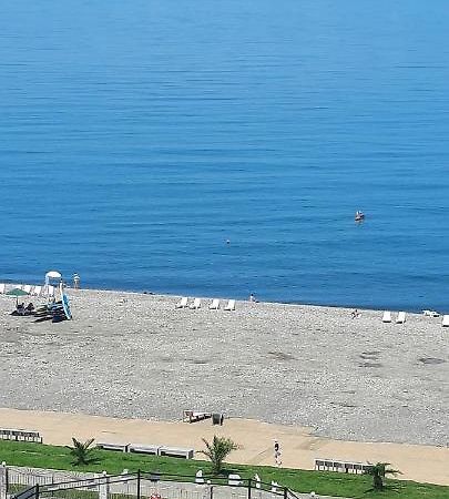 Apartment Desi With Sea View On The Beach In Μπατούμι Εξωτερικό φωτογραφία